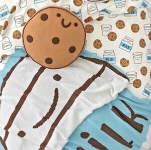 The Land of Nod Milk and Cookies Queen Sheet Set 100% Organic Cotton